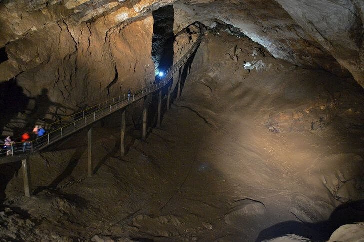 新阿托斯洞穴