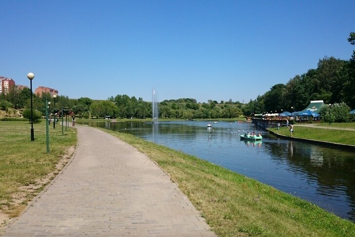 Park area on the embankment of the river. Dubrovenka