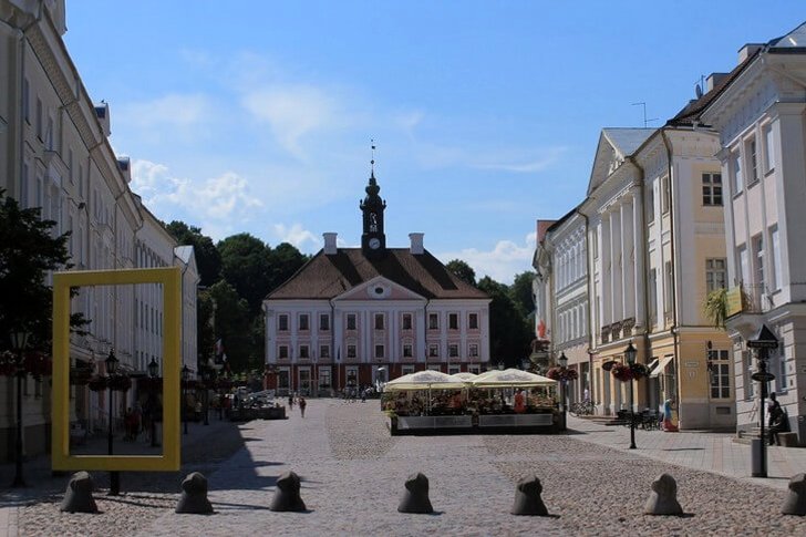 Town Hall Square and City Hall