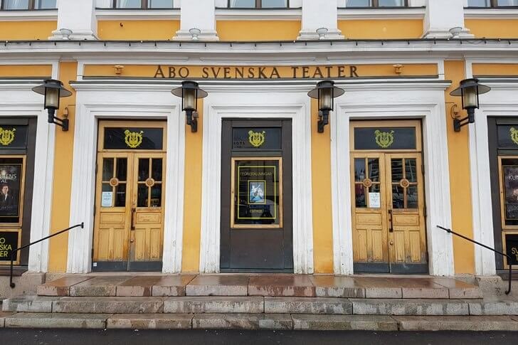 Zweeds theater