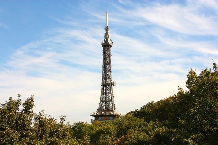 Metalowa wieża Fourviere