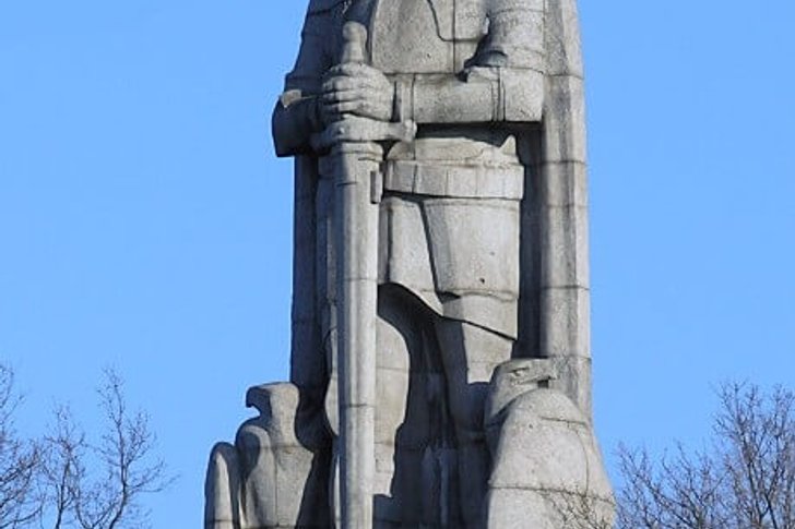 奥托·冯·俾斯麦纪念碑