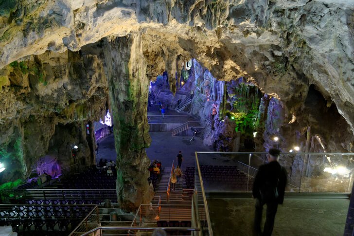 圣迈克尔洞穴