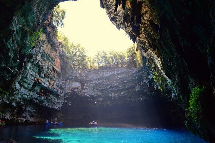 梅利萨尼湖洞穴