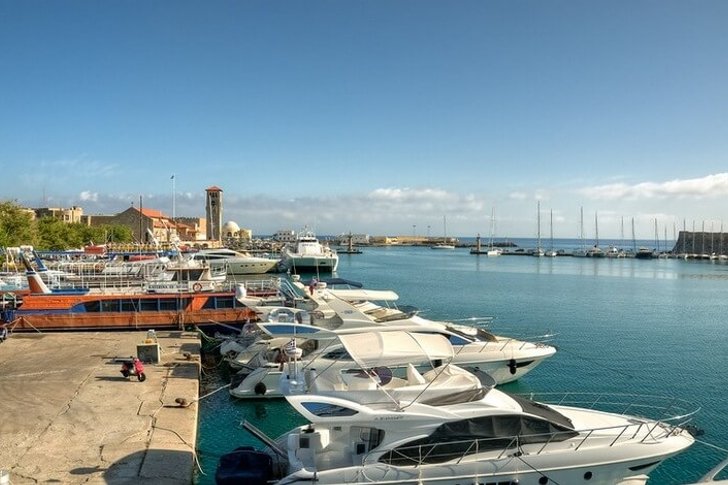Puerto de Mandraki