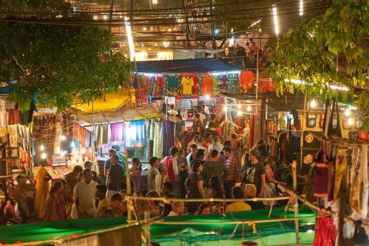 Mercado nocturno en Arpora