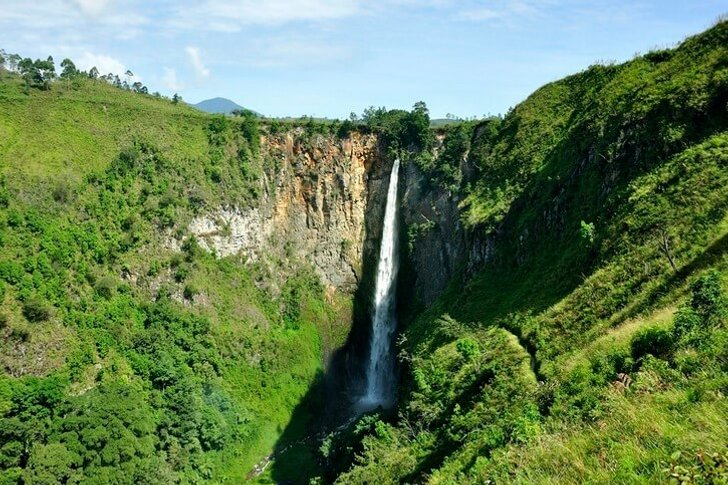 Waterfall Sipiso Piso