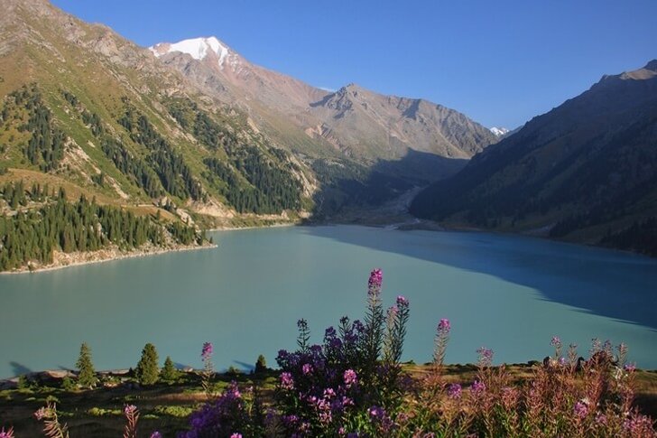 Lago grande de Almaty
