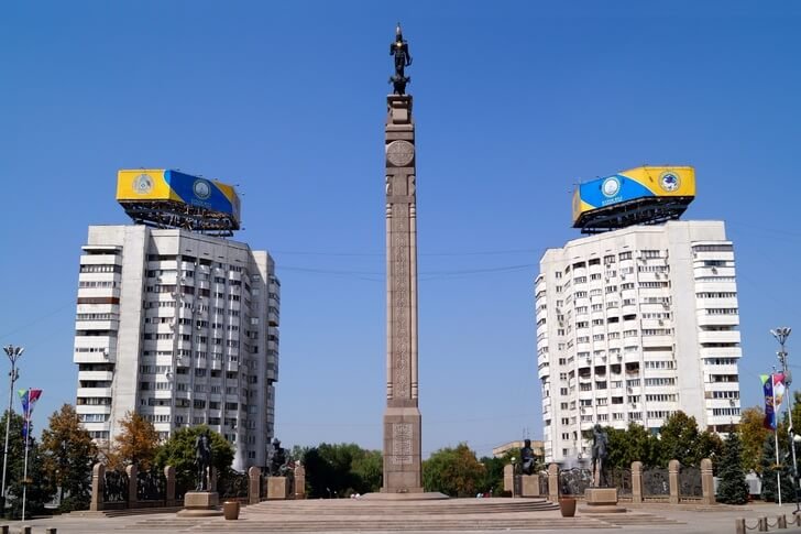 哈萨克斯坦独立纪念碑
