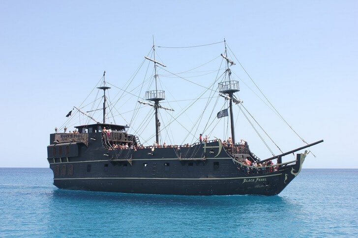 Barco pirata Perla Negra