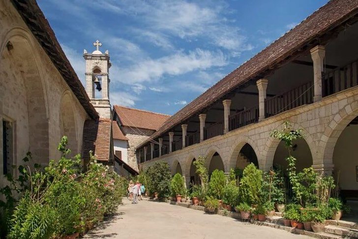 克里索罗亚蒂萨修道院