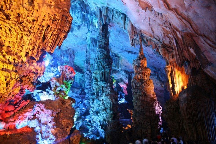 Grotte de la flûte de roseau