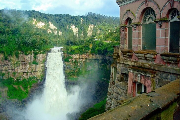 Tekendama waterfall