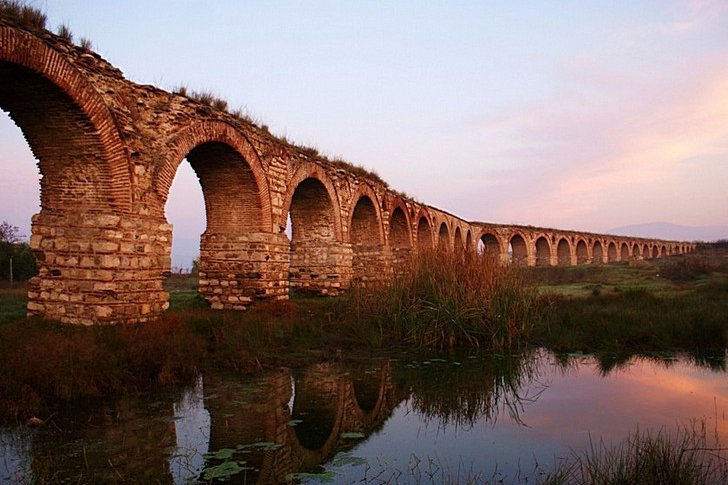 Antigo aqueduto Vizbegov