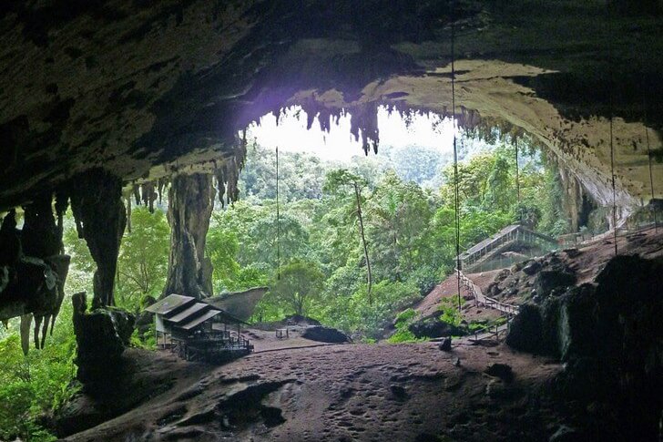 Пещеры Нии