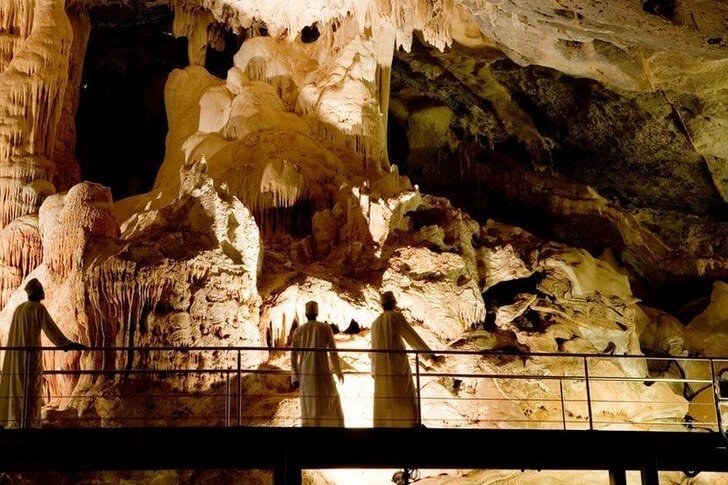 Al Huta Cave
