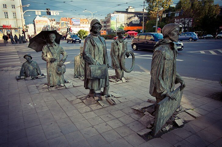 雕塑群“过渡1977-2005”