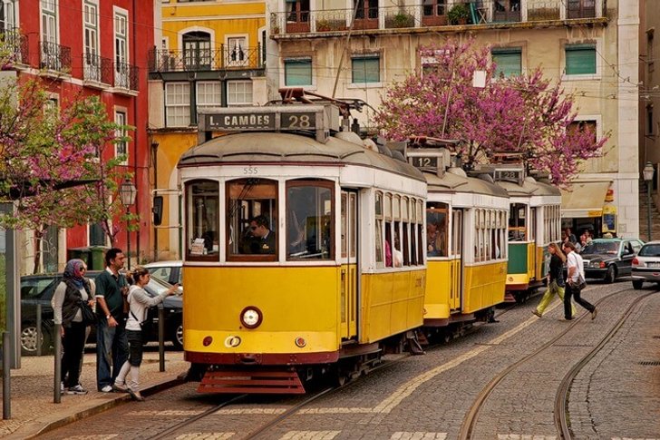 Gelbe Lissabon-Straßenbahn