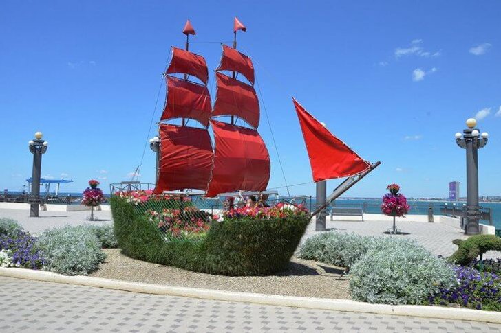 Schiffsdenkmal „Scarlet Sails“
