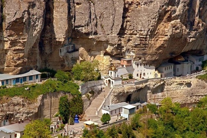 Monastère de la grotte de l