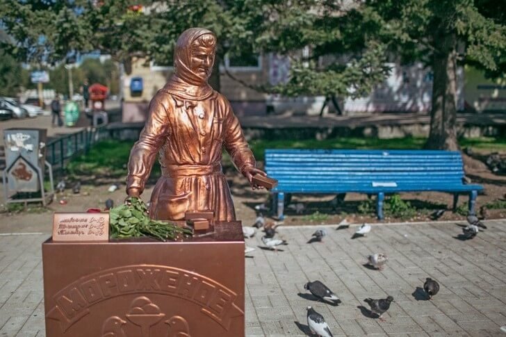 Monument to Zinaida Sinitsyna
