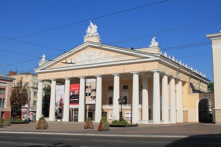Drama Theatre nomeado após A. K. Tolstoy