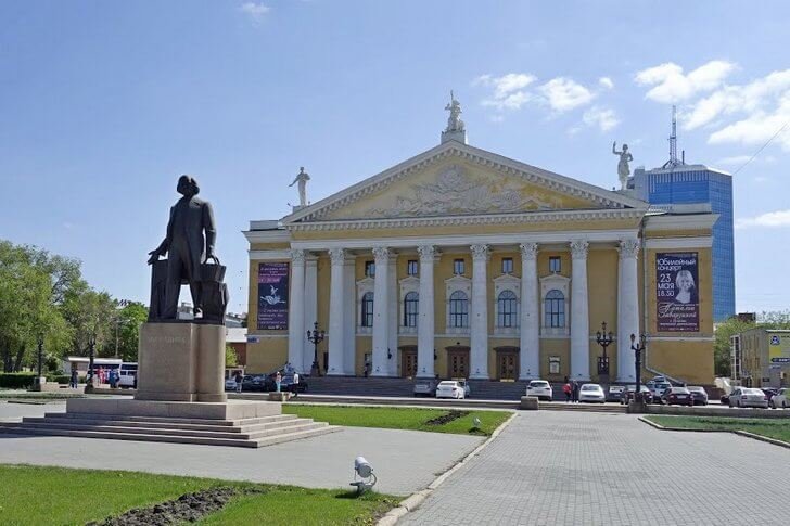 Teatro de Ópera e Balé em homenagem a M. I. Glinka