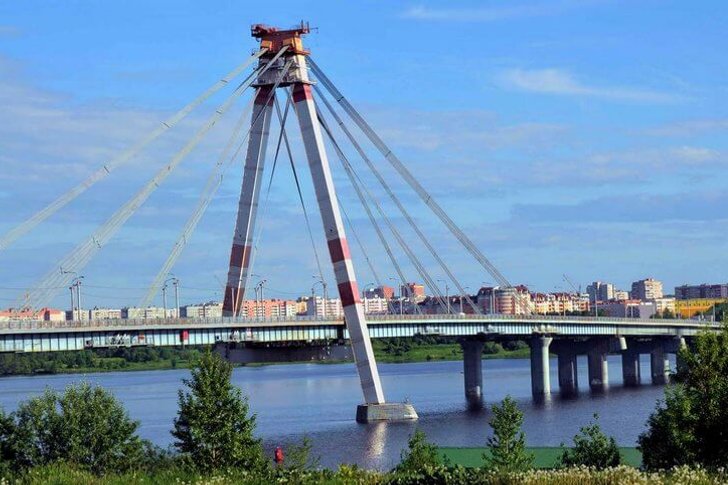 Oktyabrsky bridge