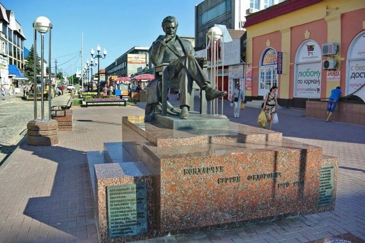 Monument to Sergei Bondarchuk