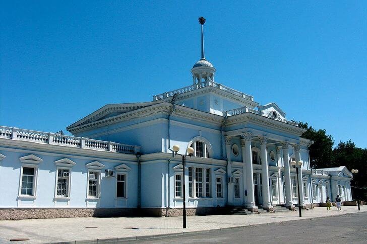Railway station building