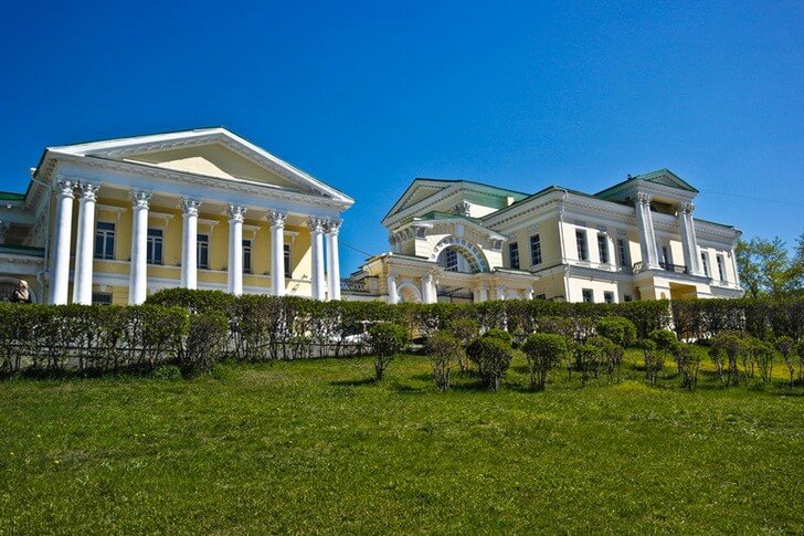 Landhuis van de Rastorguevs - Kharitonovs