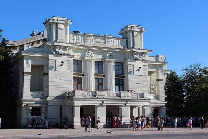 Teatro Evpatoria em homenagem a A. Pushkin