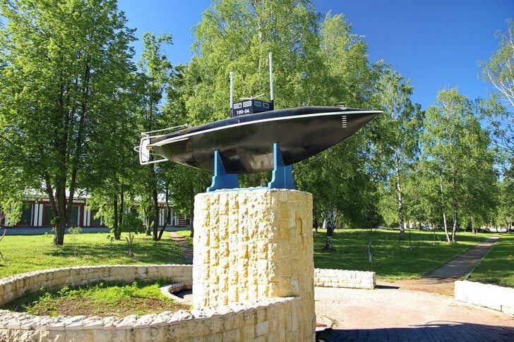 Monument voor de onderzeeër van S. K. Dzhevetsky