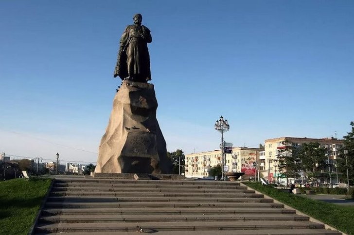 Monument to Yerofey Khabarov