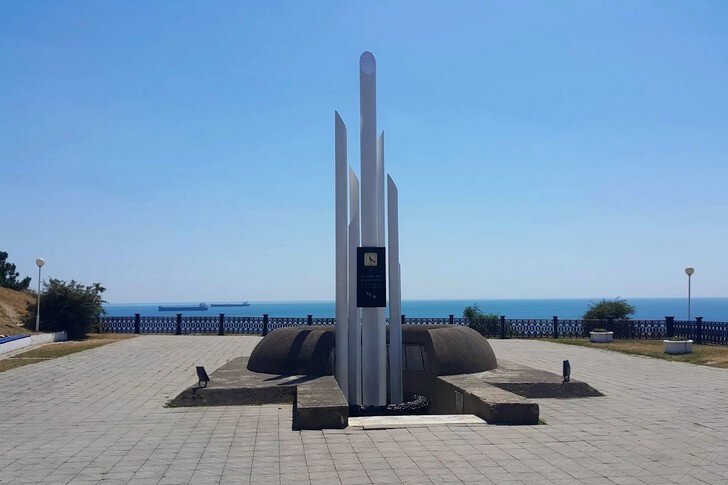 Monument to those who died on the ship Admiral Nakhimov