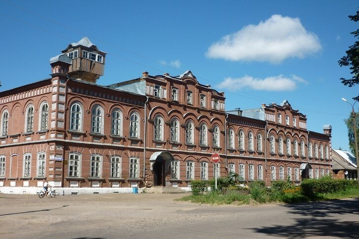 The building of the former city government
