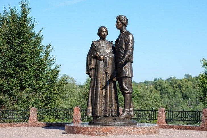 Denkmal für A. Blok und L. Mendeleeva