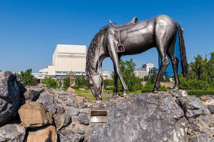 Памятник Белая лошадь
