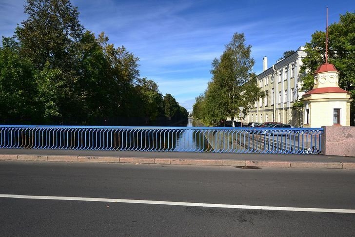 Blauwe brug en voetsteun Kronstadt