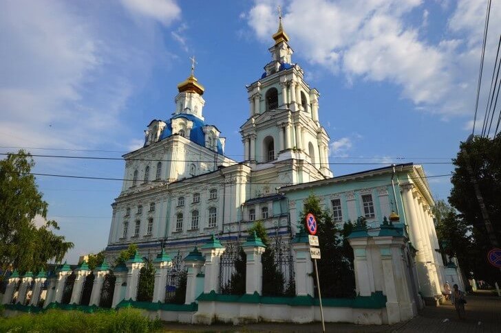 谢尔盖耶夫-喀山大教堂