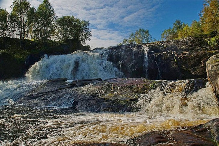 Wodospad na rzece Lavna