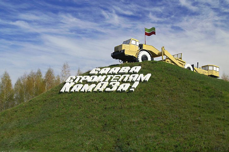 Monument Glory to the builders of KamAZ!