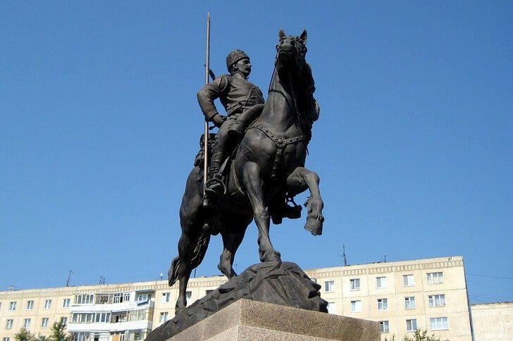 Памятник оренбургским казакам
