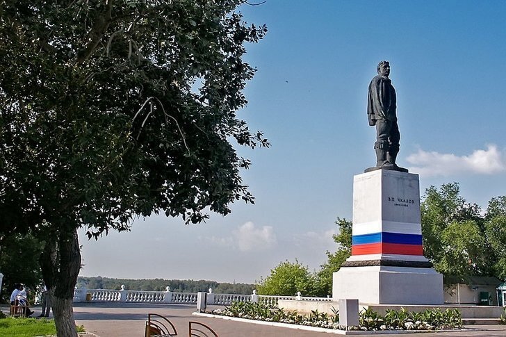 Памятник В.П. Чкалов