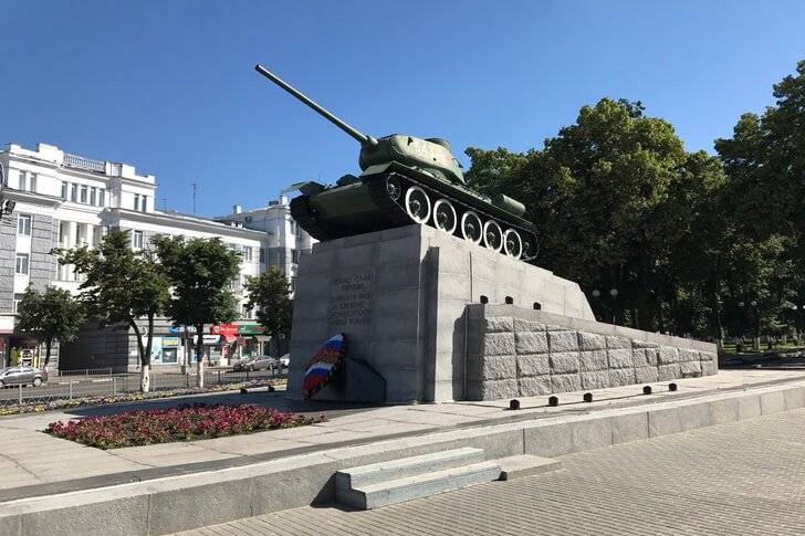 油轮纪念碑 - 奥廖尔市的解放者