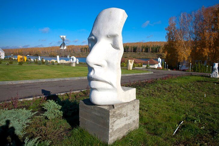 Sculpture park Legend