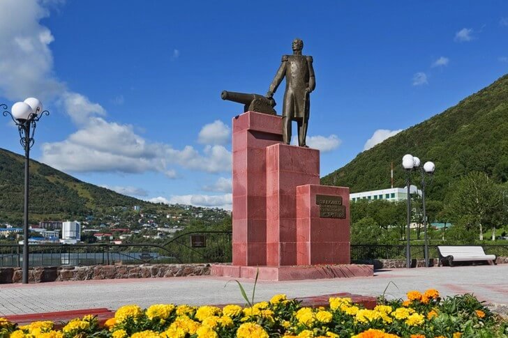 Monumento Aquí comienza Rusia (Yelizovo)