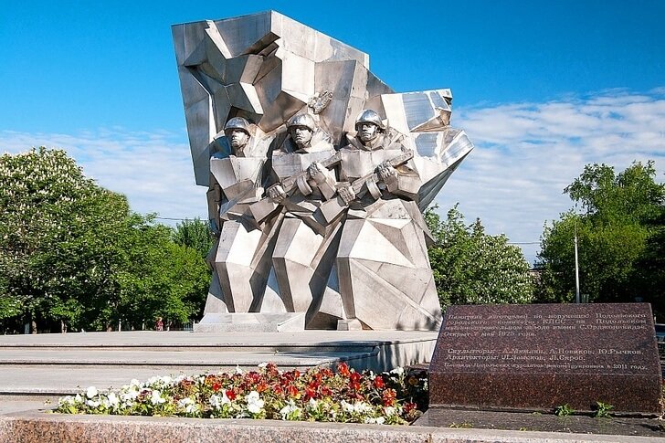 波多利斯克学员纪念碑