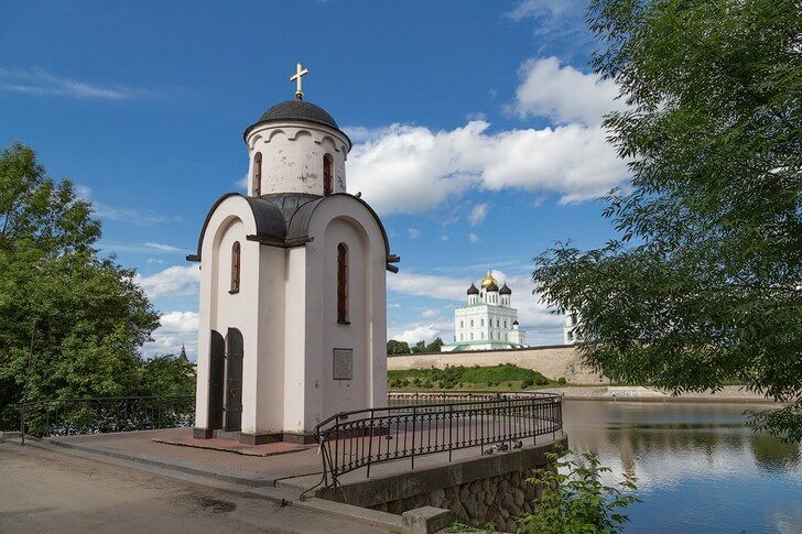 Capela Olginskaya e deck de observação
