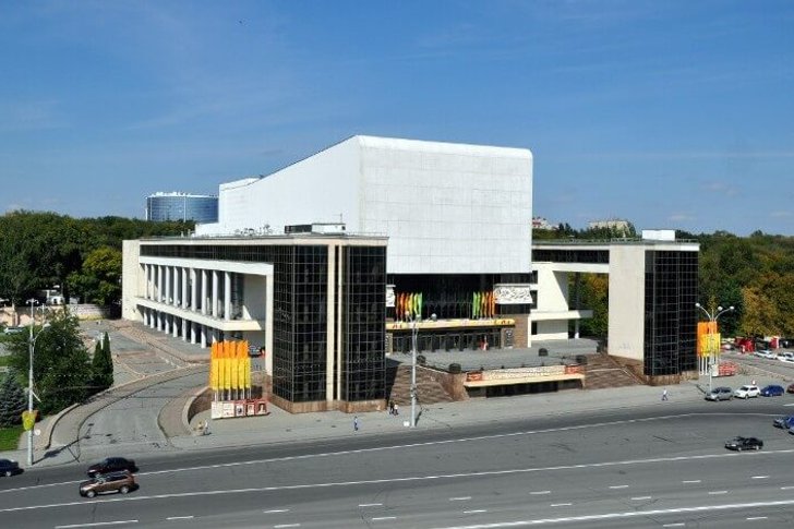 Dramatheater, benannt nach M. Gorki